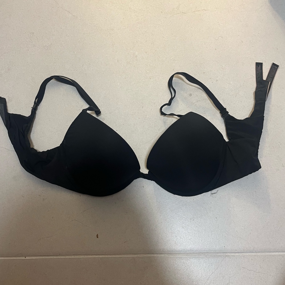 Black Victoria’s Secret bra